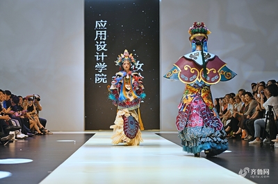 氣場十足，堪比大牌 山東大學生畢業時裝秀上演工藝美術設計新風尚